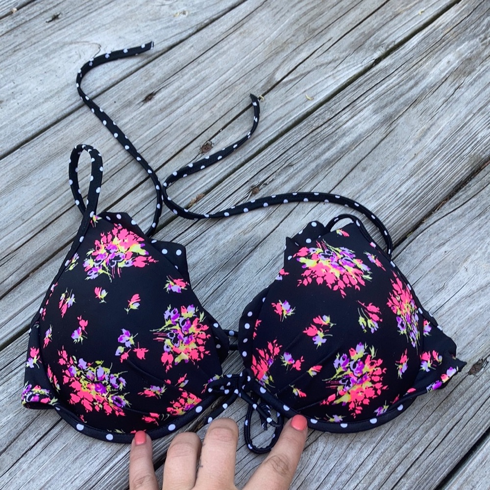 Victoria’s Secret bikini top